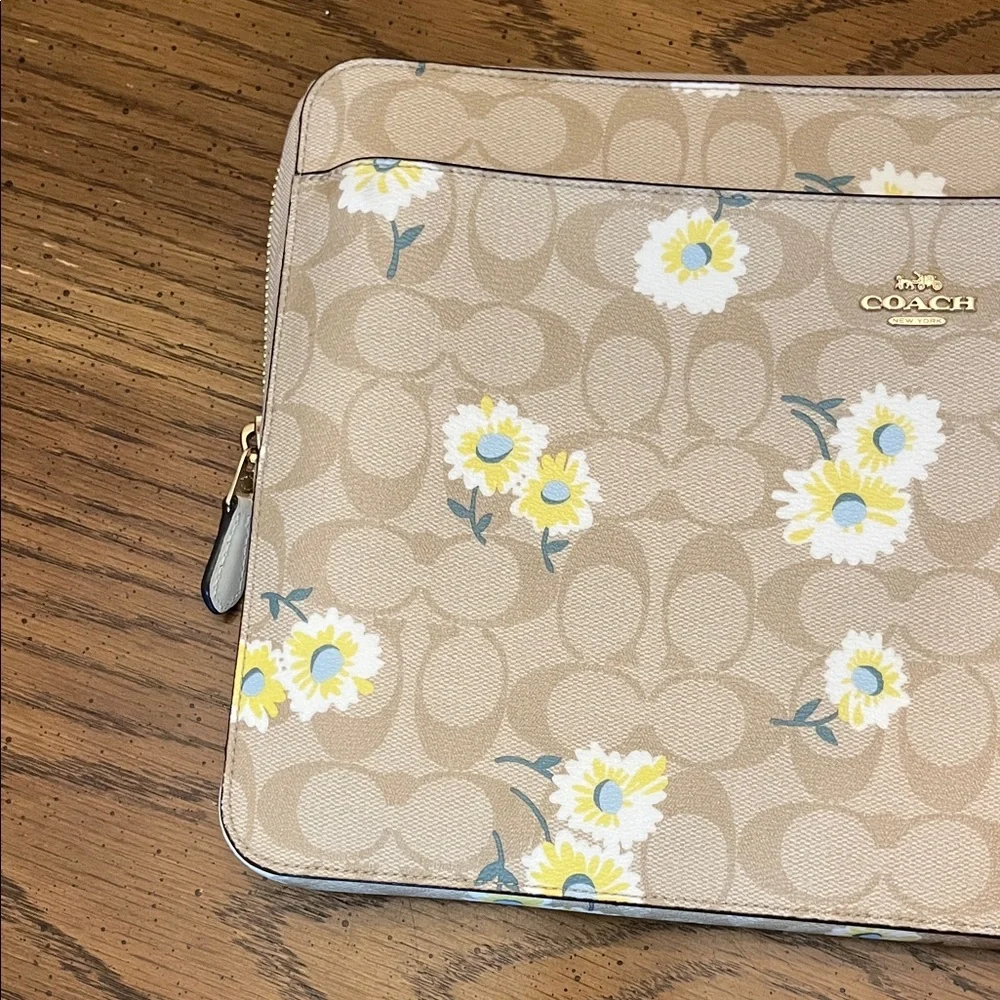 Coach Laptop Sleeve In Signature‎ Canvas With Daisy Print